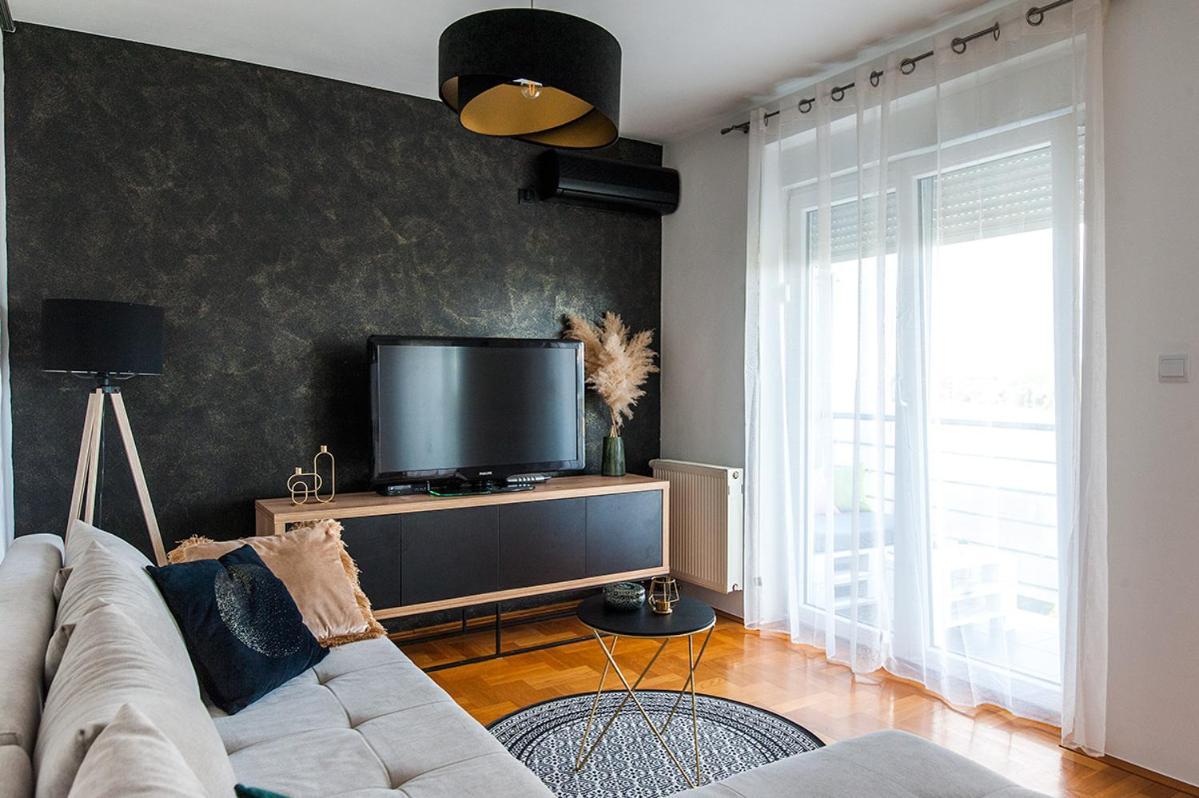 Arena Apartment Osijek Bagian luar foto