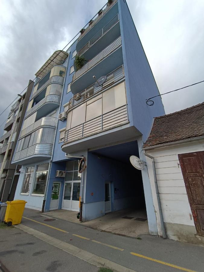 Arena Apartment Osijek Bagian luar foto